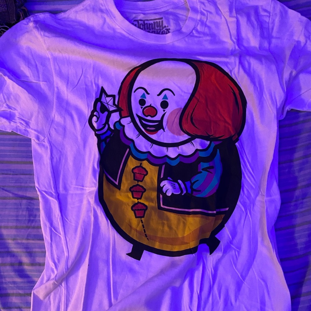 Johnny cupcakes pennywise t shirt